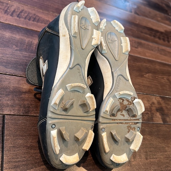 Ringor Molded Softball Cleats - Picture 3 of 3